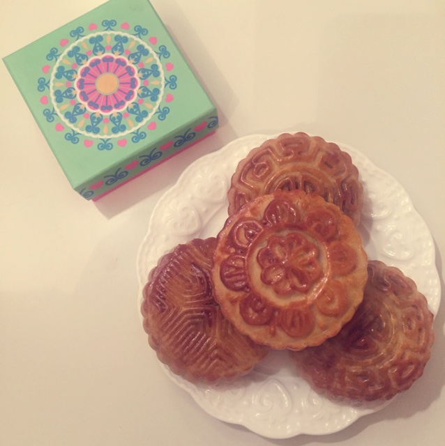 广式月饼—蛋黄莲蓉月饼