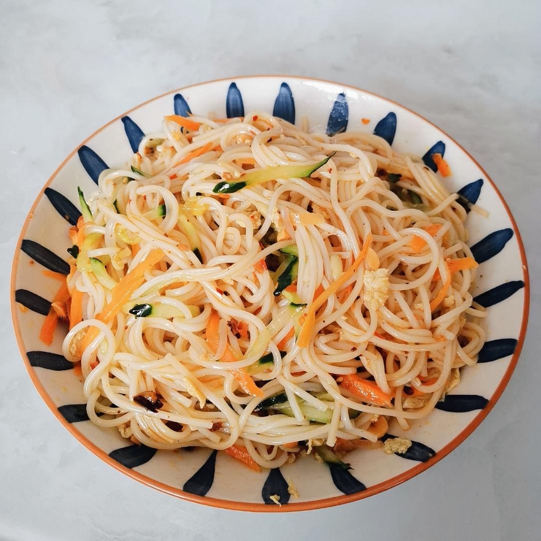 十分钟做好一盘开胃凉拌面～太好吃啦