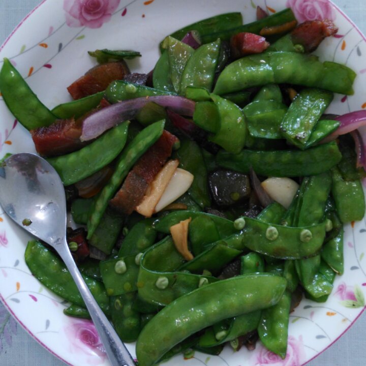 荷兰豆炒香肠