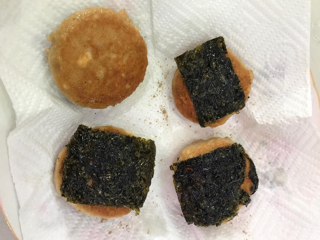 椒盐海苔鸡肉饼
