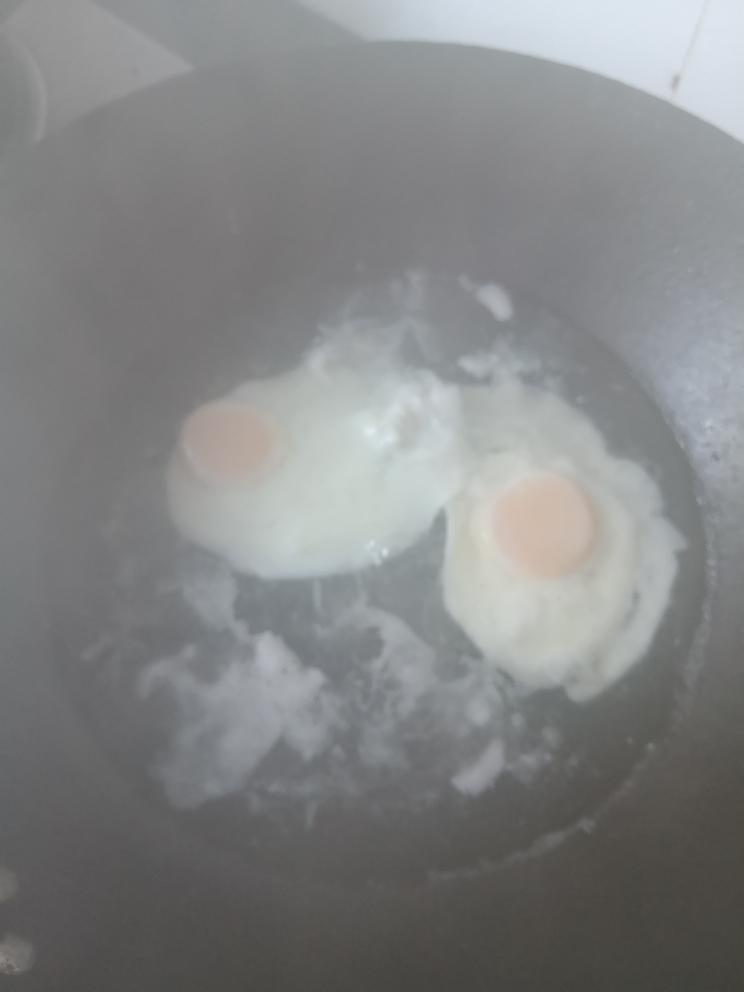 炒着比煮更好吃【腊肠菌菇炒乌冬】的做法 步骤3