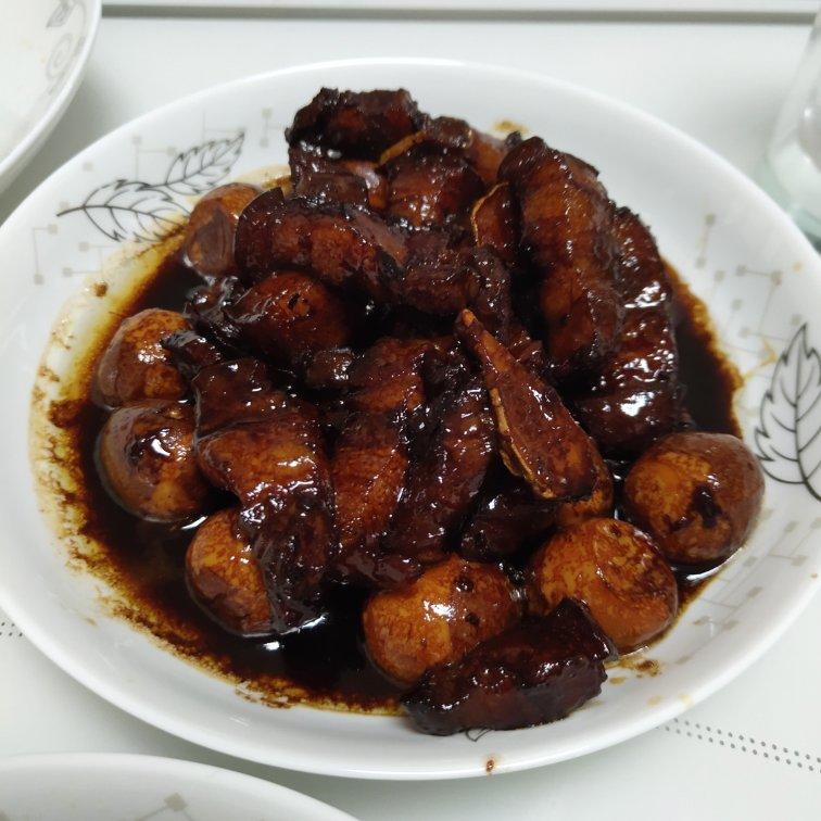 加了鹌鹑蛋后，这盘红烧肉，美味的逆天啦——鹌鹑蛋烧肉（孔瑶食谱）