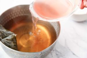 蜜桃波波鲜奶茶的做法 步骤7