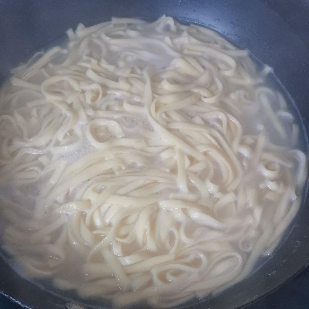 自制面条(火龙果面/菠菜压面/玉米粉压面)