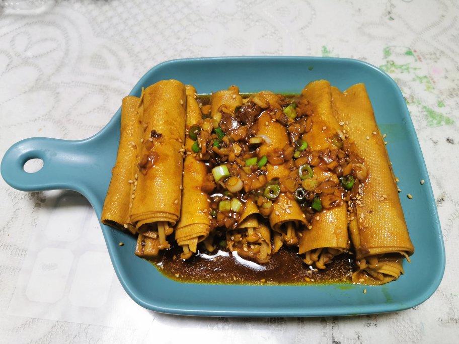 千张金针菇卷