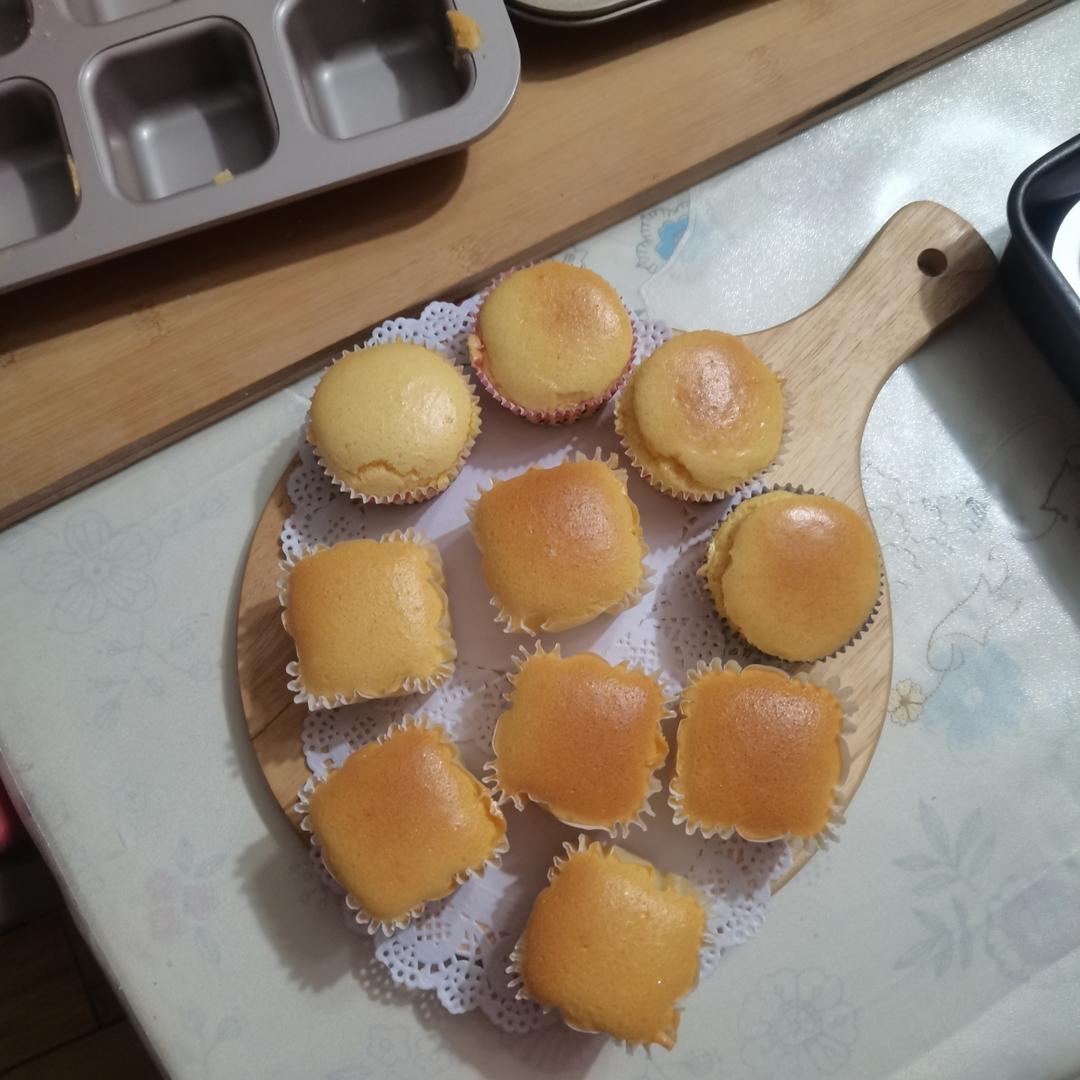 戚风小纸杯蛋糕