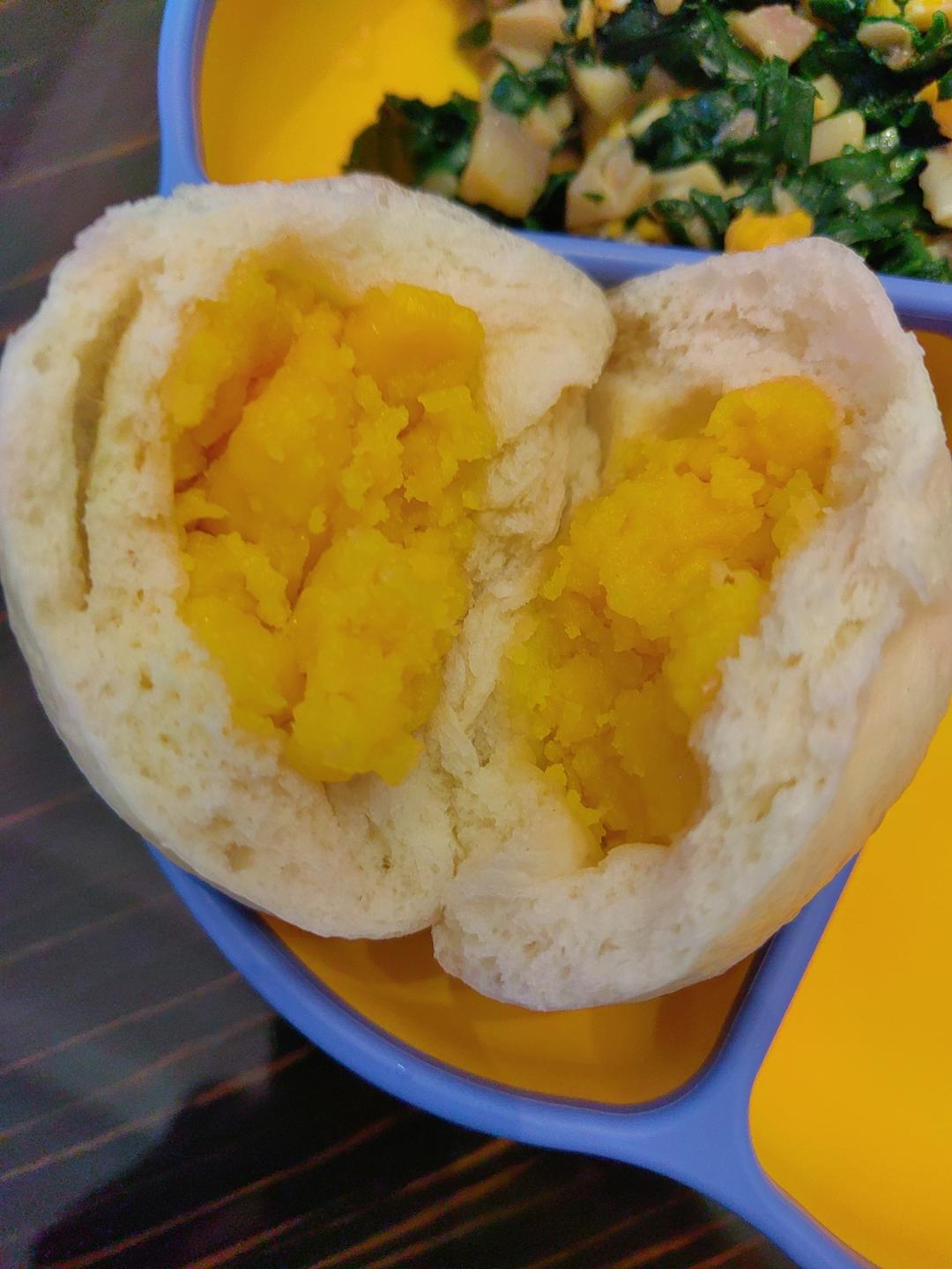 松软香甜的奶黄包，很快就可以搞定。