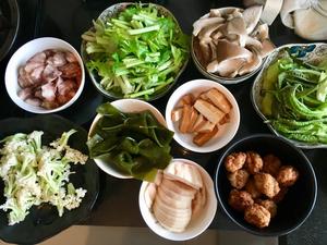 干锅蔬菜大杂烩（专治不爱吃蔬菜的你）的做法 步骤1