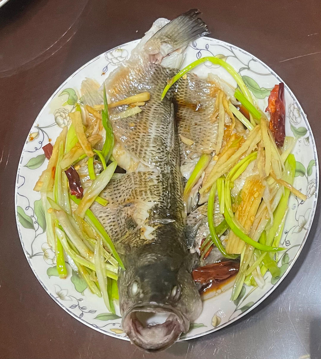10分钟做 清蒸鲈鱼 （附切鱼图解）
