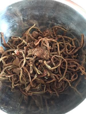 五花肉炒干豆角茶树菇的做法 步骤1