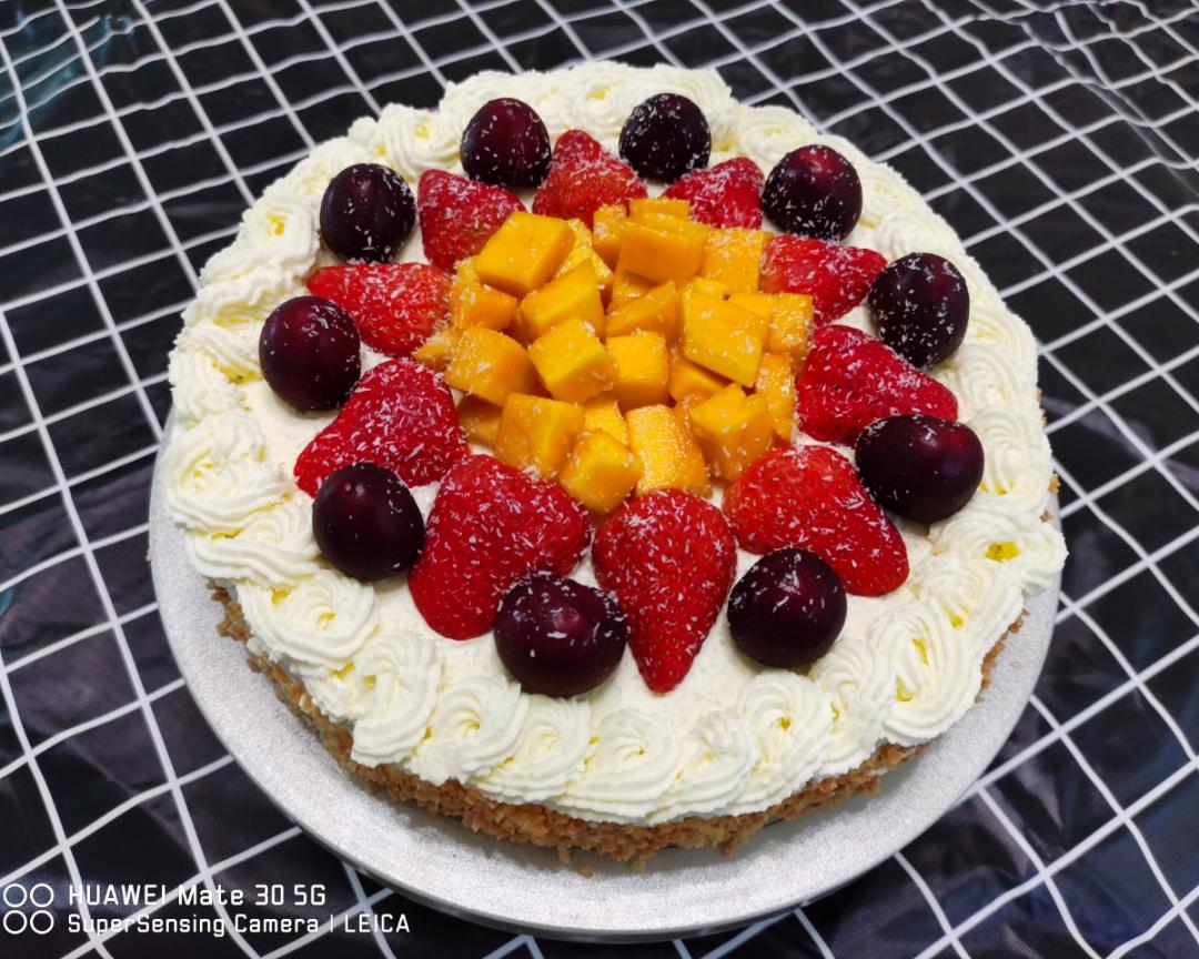 芒果草莓水果蛋糕