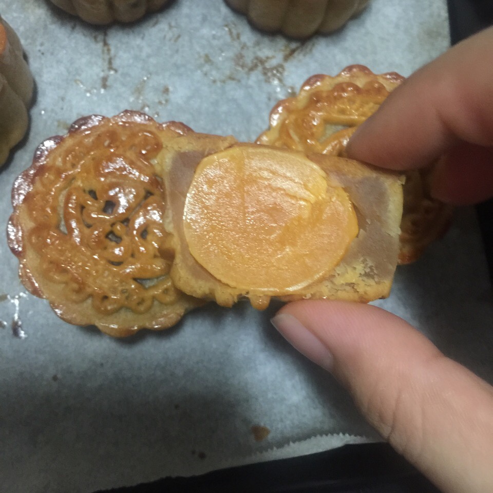 广式月饼——蛋黄莲蓉月饼