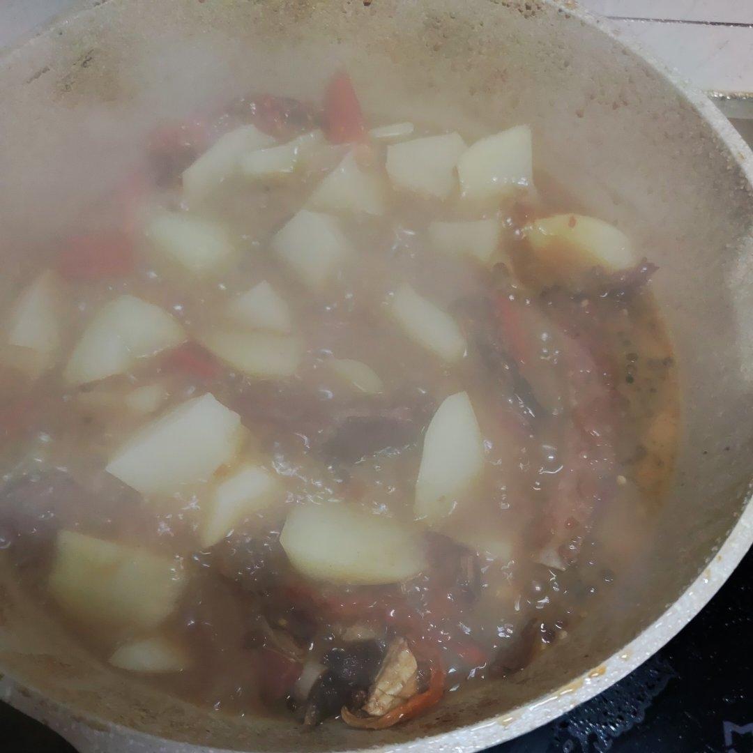 腊排骨炖土豆