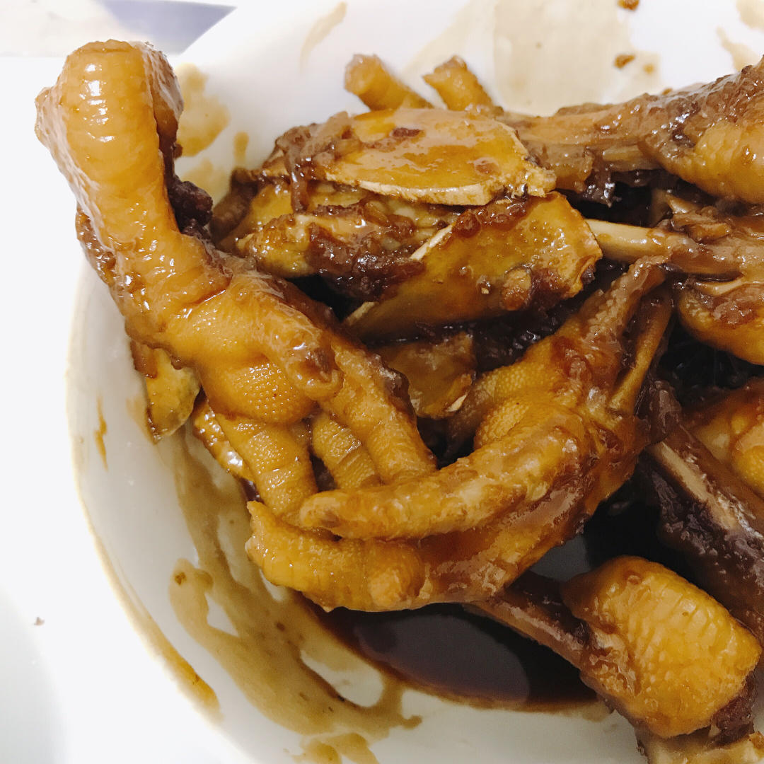 好吃到手指都吃掉的卤鸡爪