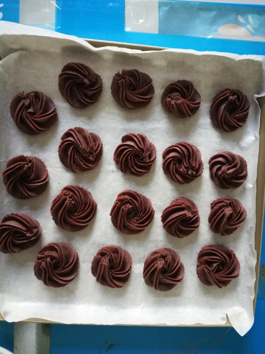 挤花毫无压力的巧克力曲奇