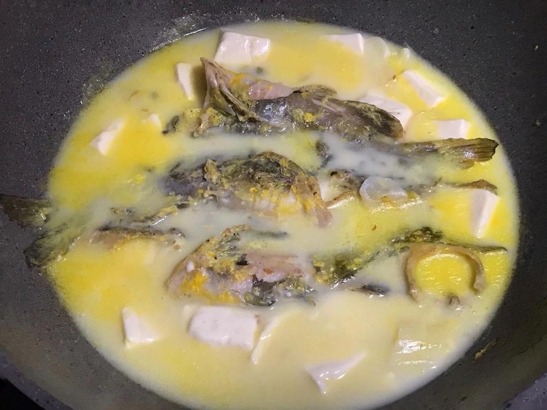 昂刺鱼豆腐汤（黄辣丁）