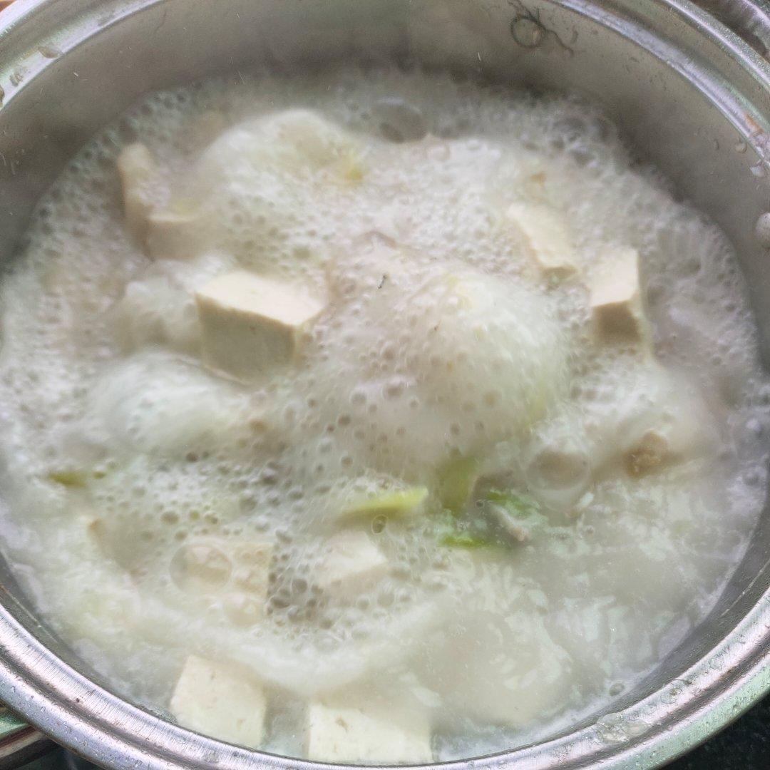 奶白鲫鱼汤（视频，只用10分钟）