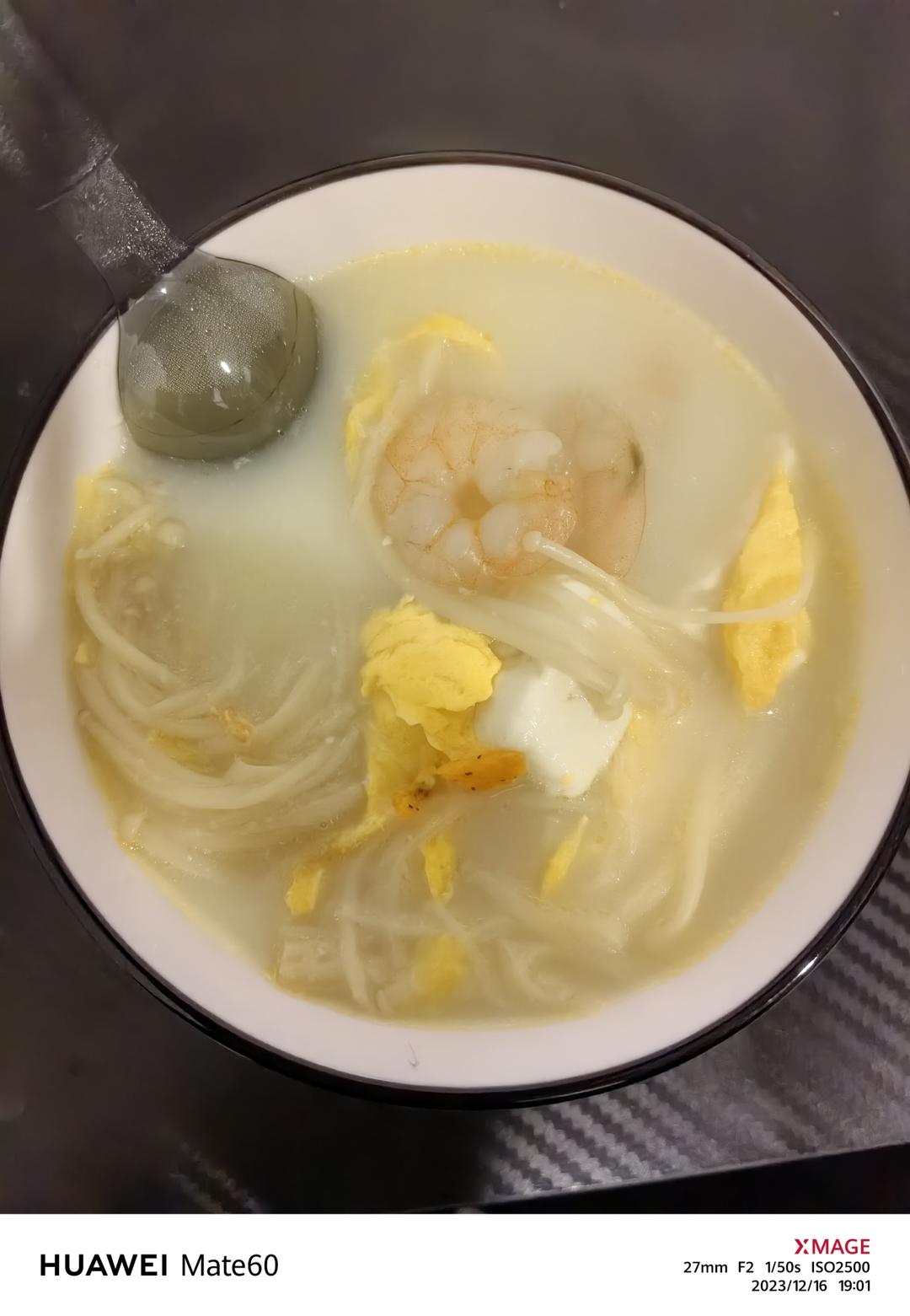 鲜虾菌菇豆腐汤
