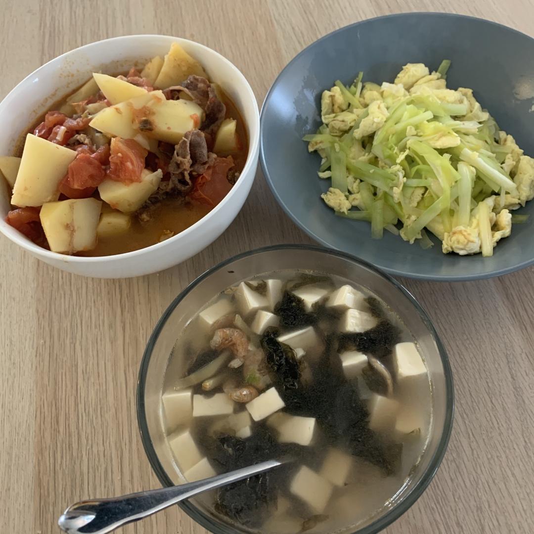 超快手的番茄土豆肥牛饭