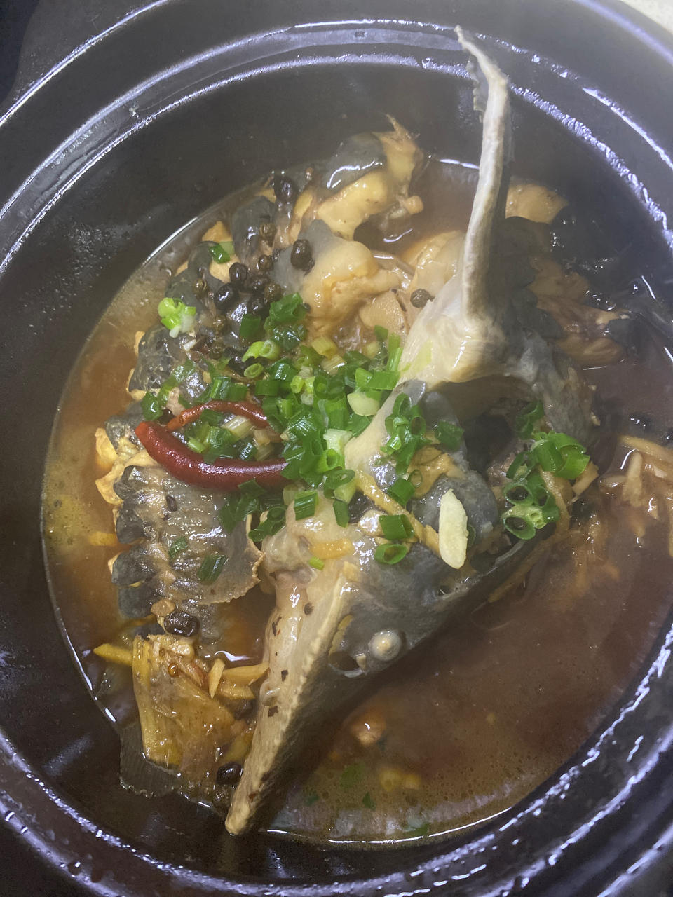 极简沙锅焗鲟龙鱼