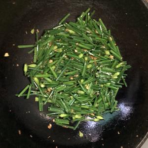 韭菜苔炒鸡蛋的做法 步骤6