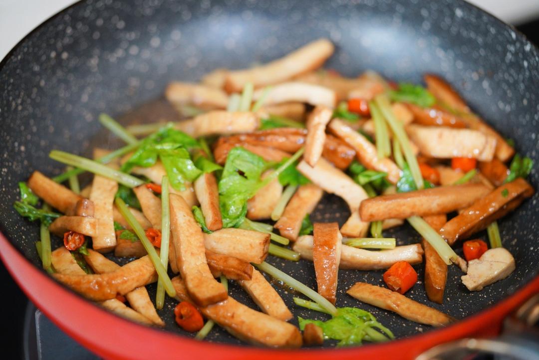 小炒豆干香芹的做法