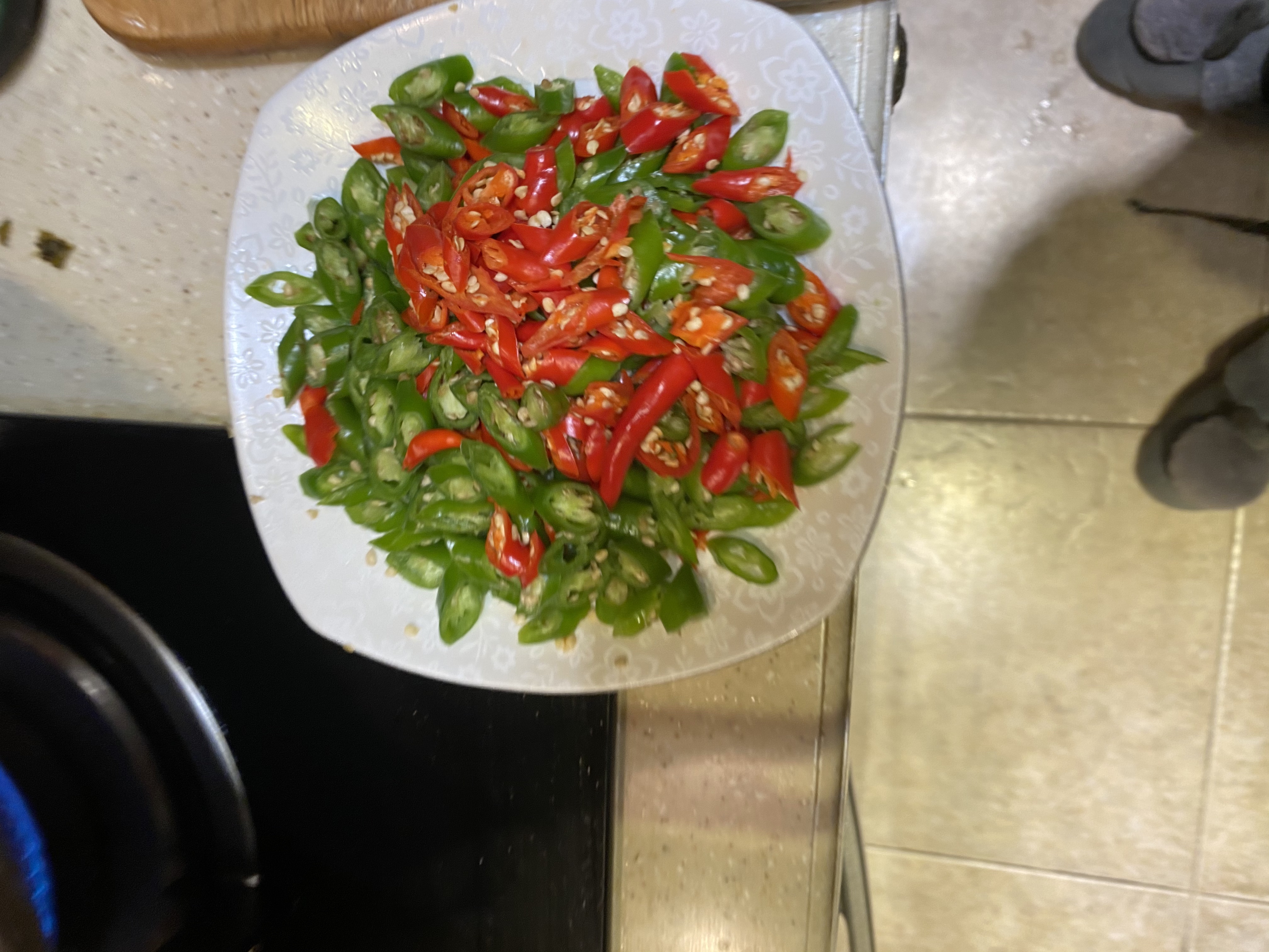 油渣炒辣椒的做法 步骤1
