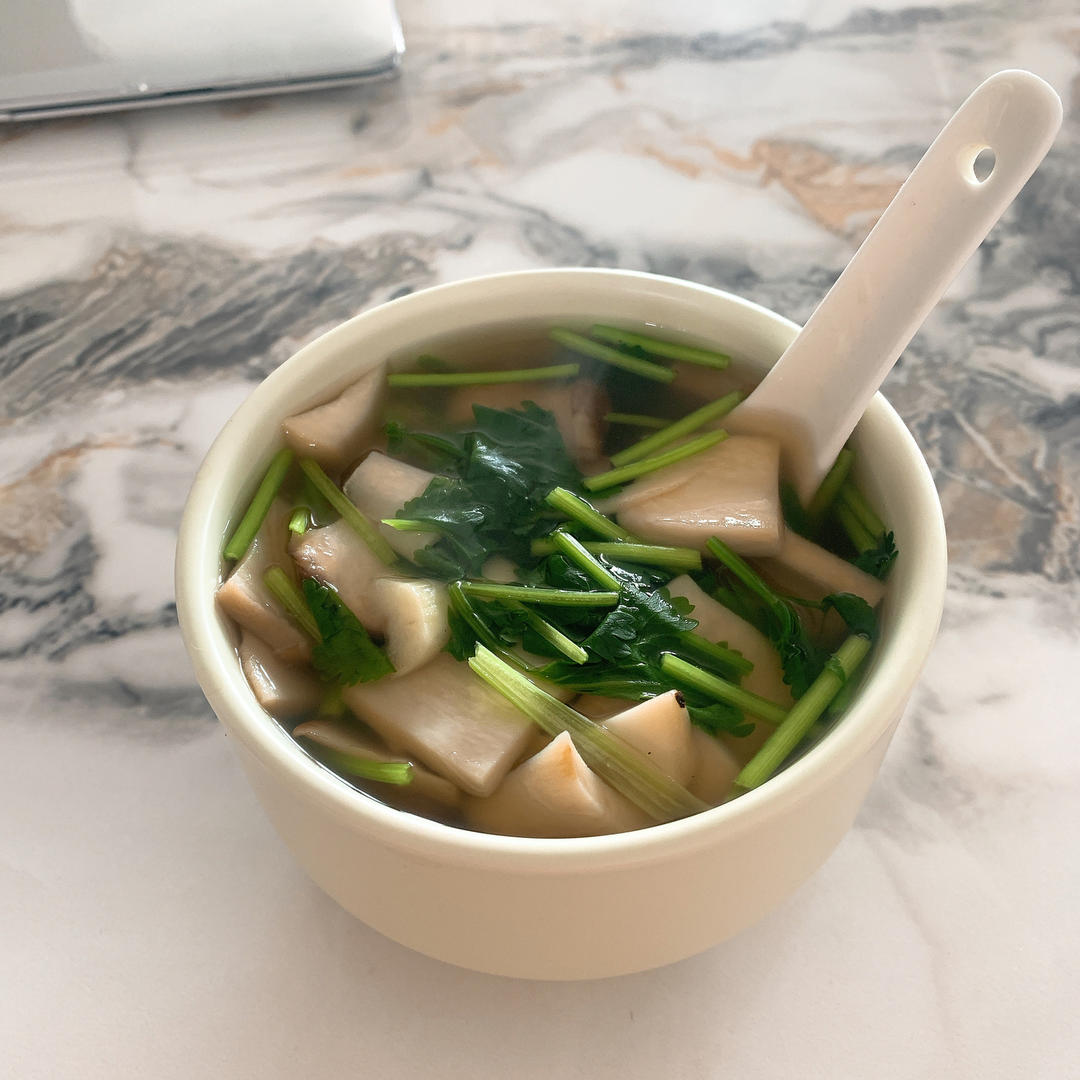 明明是素汤 却鲜得像鸡汤一样的「口蘑汤」