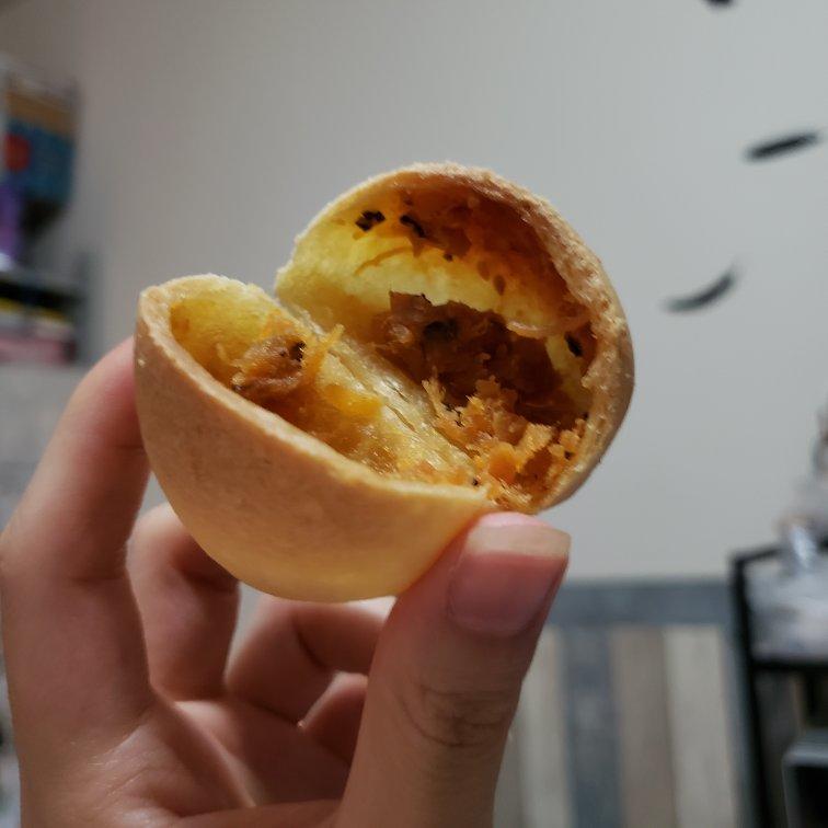 咸蛋黄肉松麻薯包