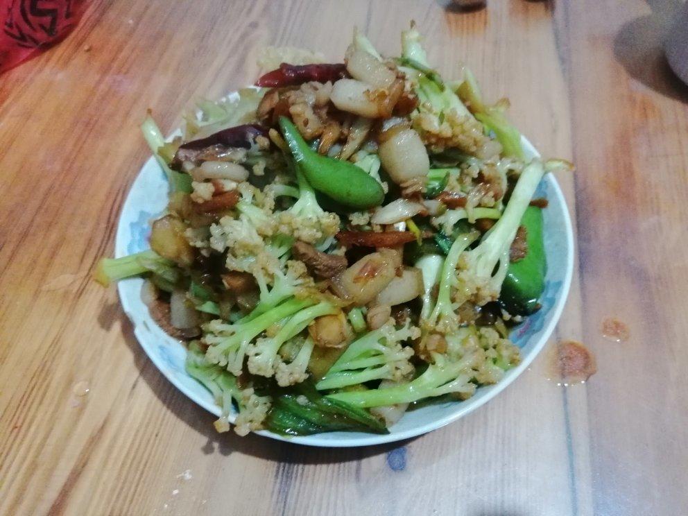 老丁的私房菜-干锅花菜
