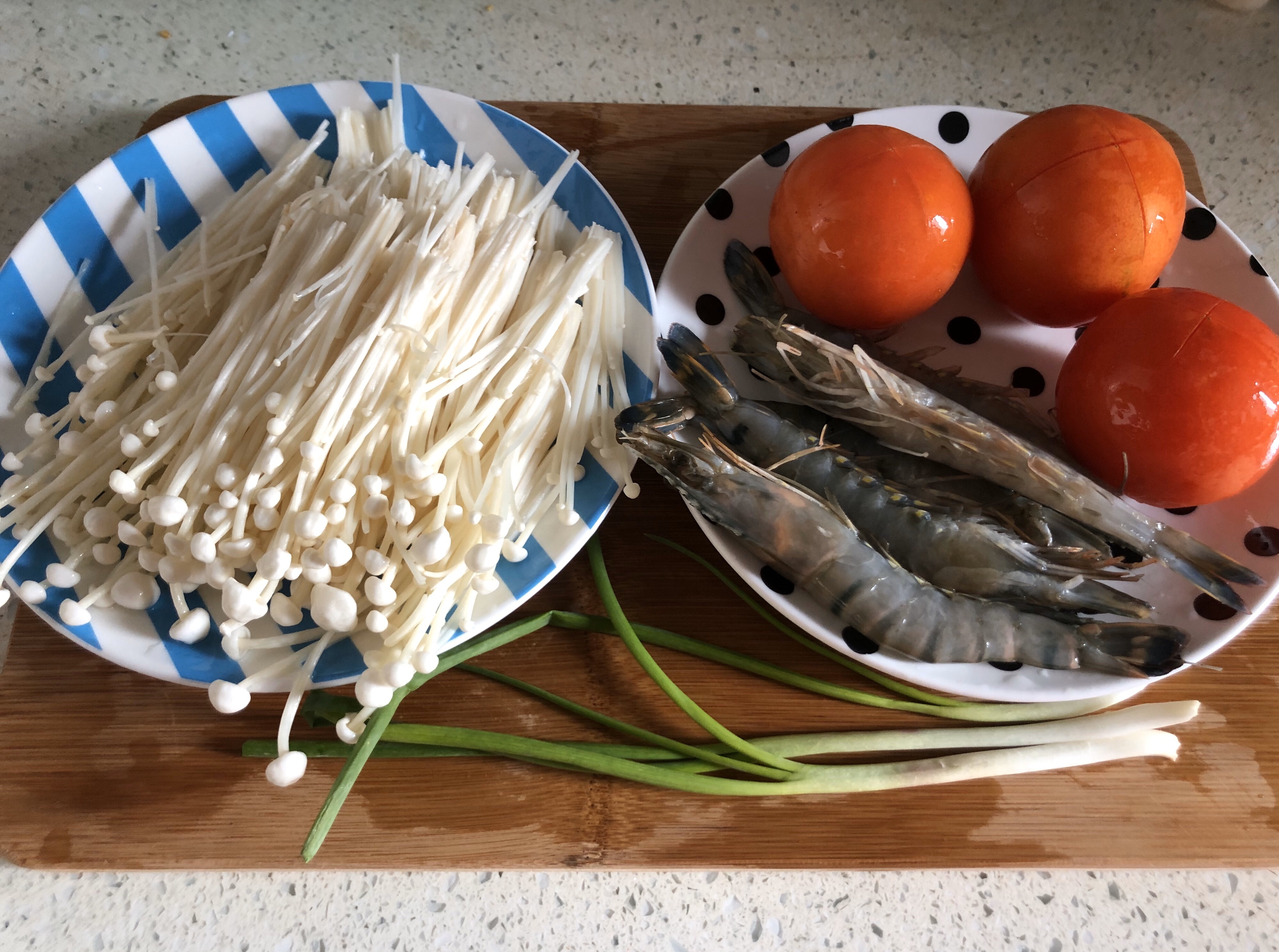 鲜虾西红柿浓汤的做法 步骤1