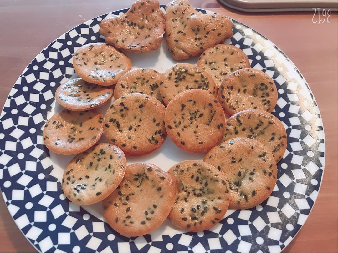 宝宝辅食：芝麻鸡蛋薄脆饼干