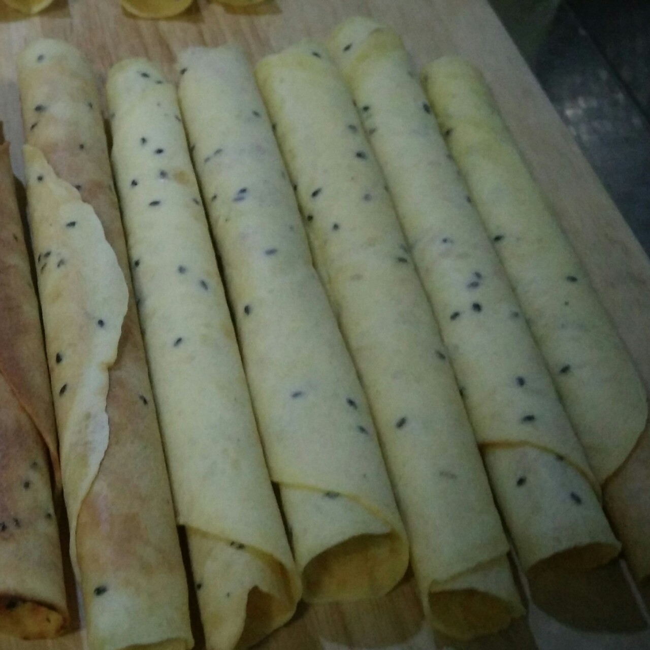 芝麻香酥蛋卷（视频食谱）