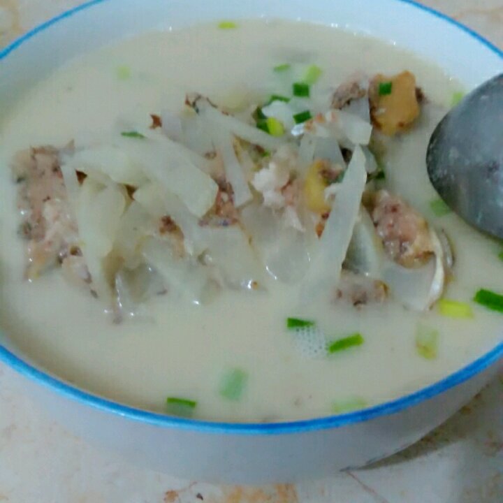 女人汤-鲫鱼萝卜丝汤