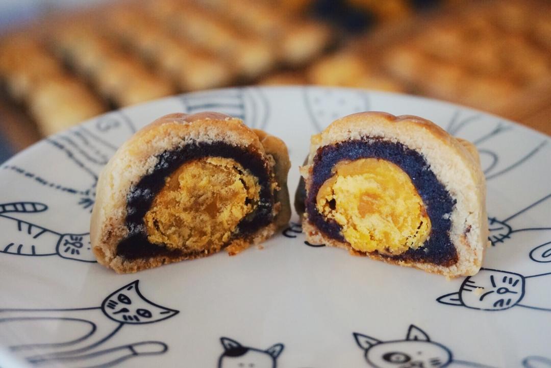 广式月饼—蛋黄莲蓉月饼