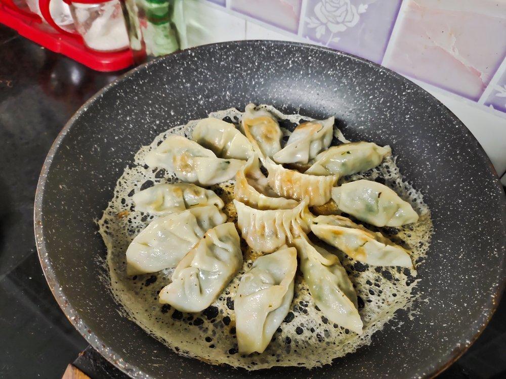 冰花煎饺（个人认为最好吃的饺子做法了！）