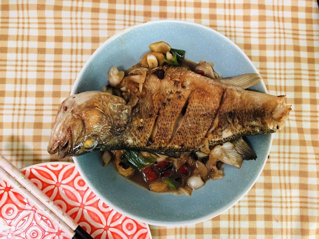 红烧黄鱼—鱼皮不破的小窍门