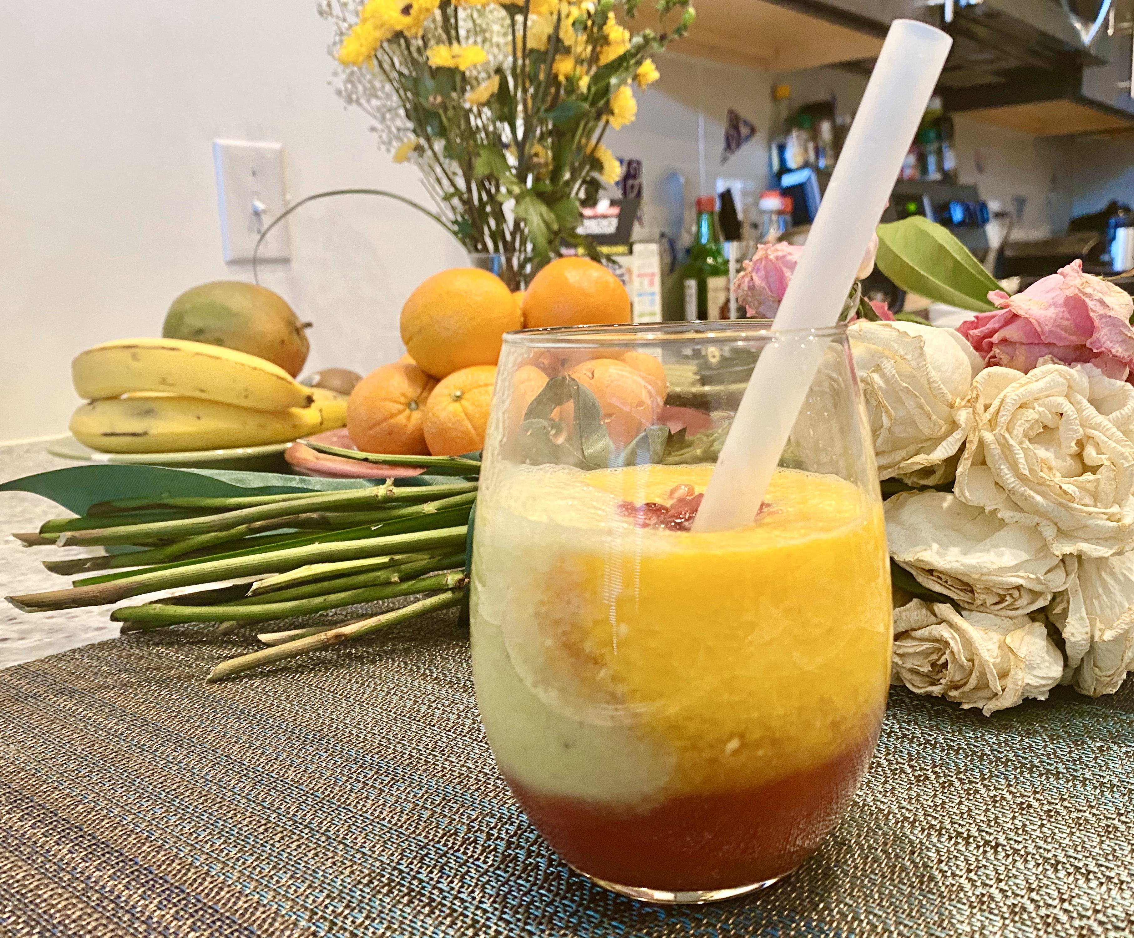 三色鲜榨果汁/橙汁+葡萄汁+石榴汁（Three color fruit juice)的做法