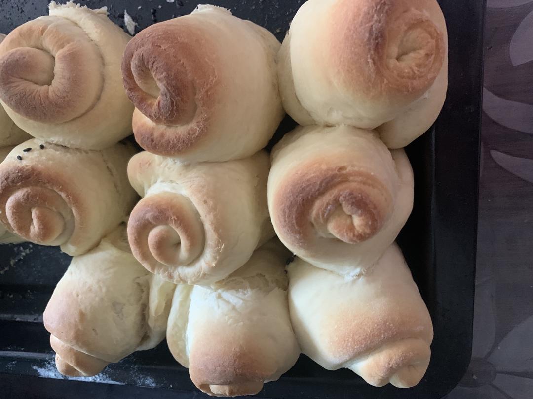 此配方不用厨师机也能做出媲美私房的蜂蜜脆底小面包