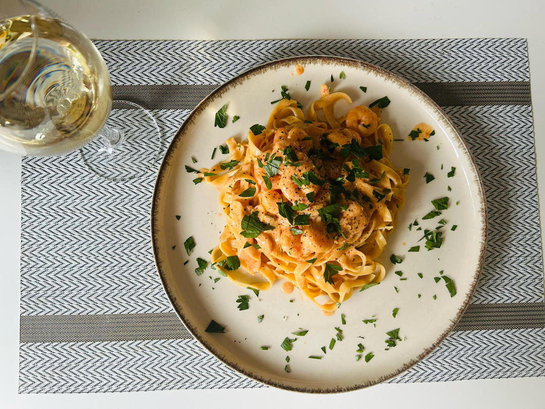 10分钟快手！蒜香奶油虾意面，太好吃啦