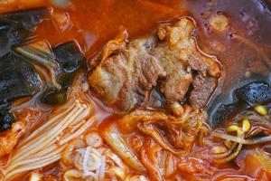 韩式辣白菜猪骨汤的做法 步骤12