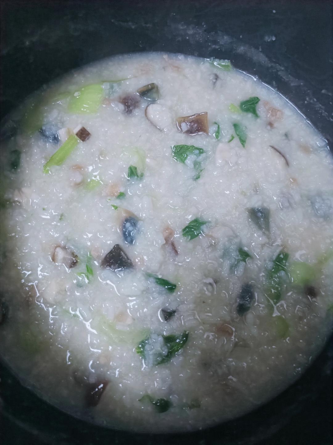 妈妈👩教我做的皮蛋瘦肉粥🥣简单快捷美味😋