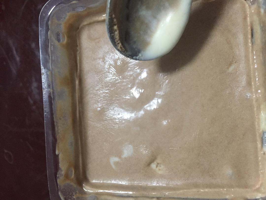 黑巧克力冰淇淋