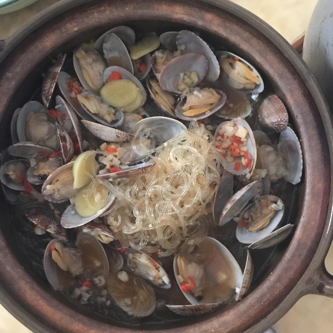 鲜到爆的花甲粉丝煲