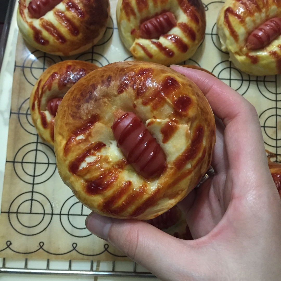 脆皮肠仔餐包