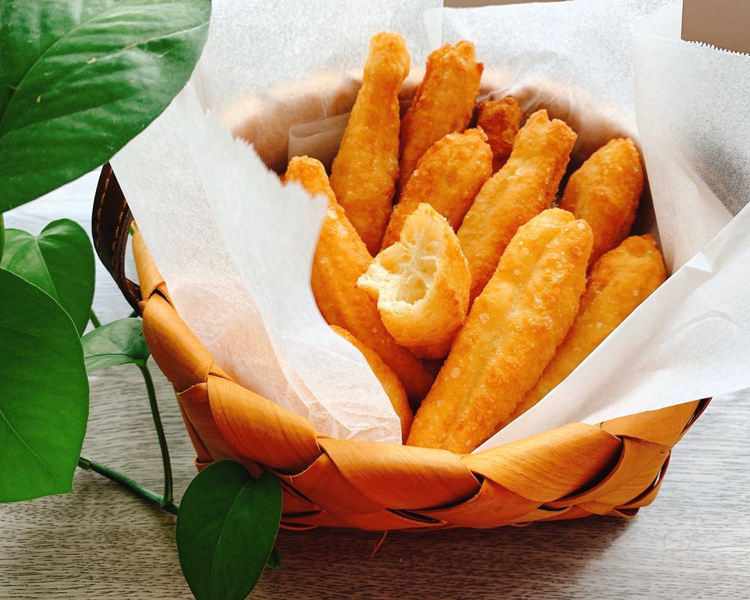 【沐沐酱下厨札记】自炸小油条的做法