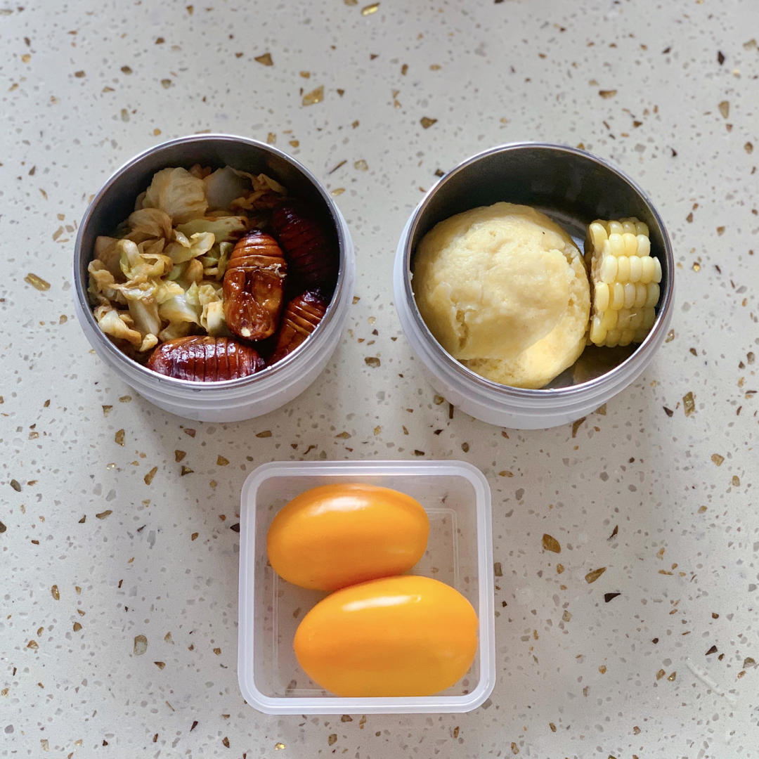 给老蔡送病号饭的小蔡