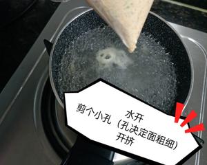 消耗婴儿米粉之西蓝花胡萝卜鳕鱼粒粒面的做法 步骤5