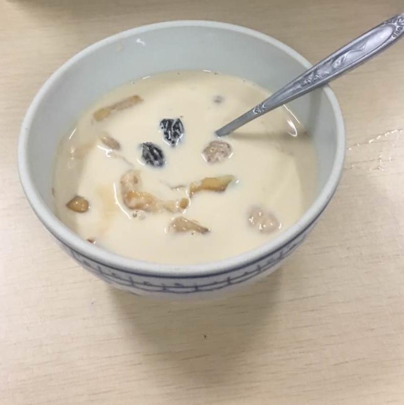 花胶炖红枣牛奶