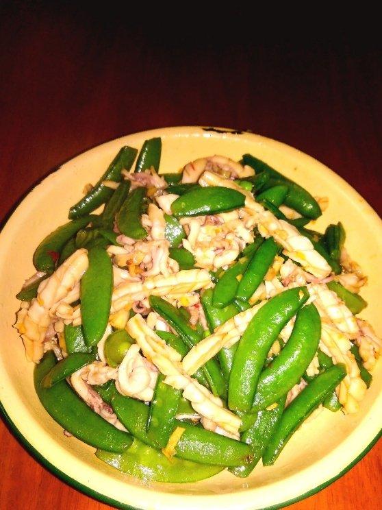 干鱿鱼炒辣椒（同一材料两种做法）